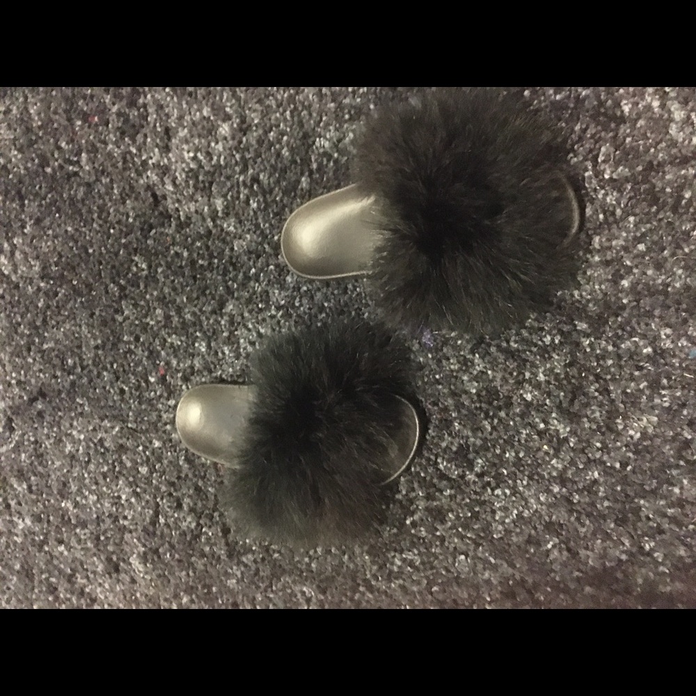 Fluffy Fur Slides - Picture 2 of 5